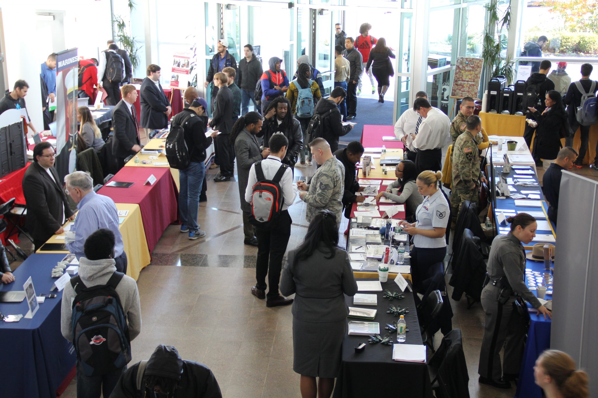 Fall Internship Fair Gives Active Recruitment Opportunities to Students